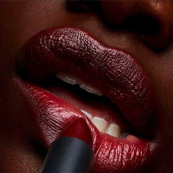 MAC *Party Line* Cremesheen Lipstick - Picture 4 of 9